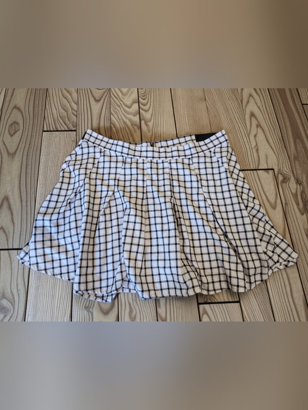 Torrid White and Black Windowpane Pleated Skater Skirt Size 4